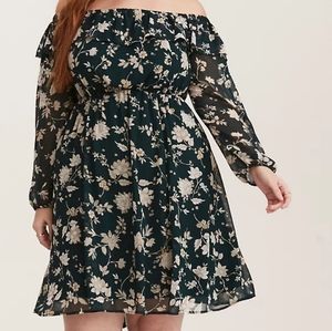 Torrid Off Shoulder Green/Floral Dress Size 2 (18/20)